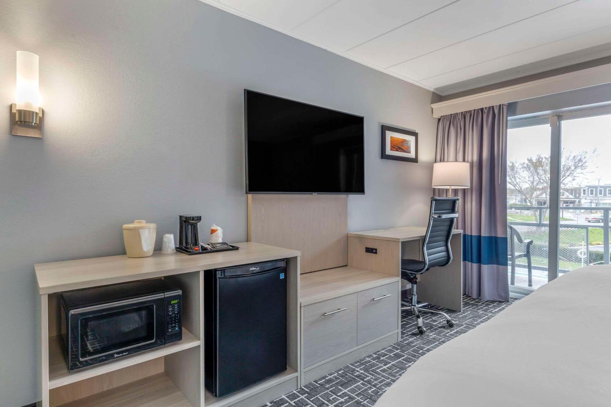 Comfort Inn Hyannis - Cape Cod Exterior photo