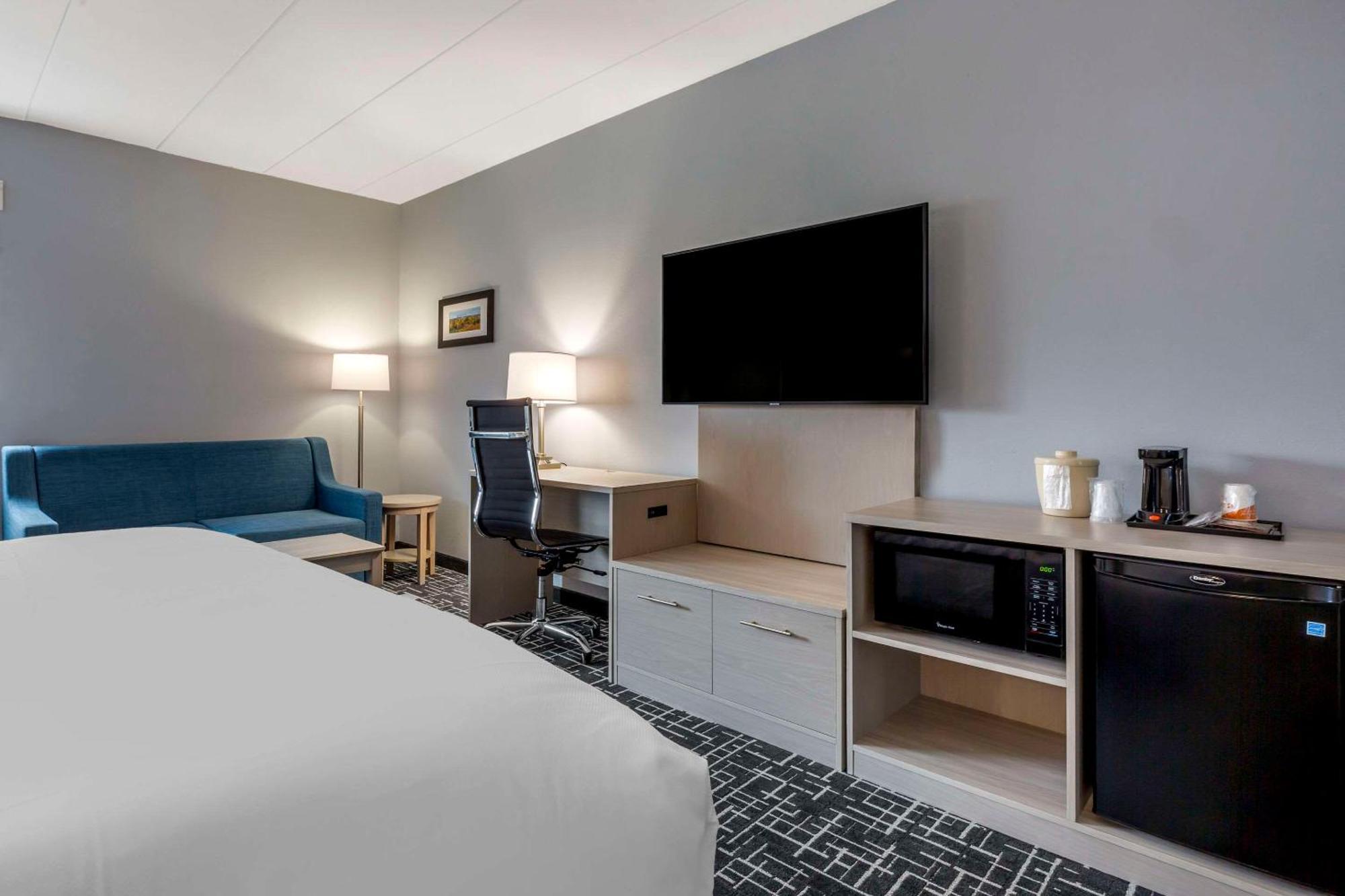 Comfort Inn Hyannis - Cape Cod Exterior photo